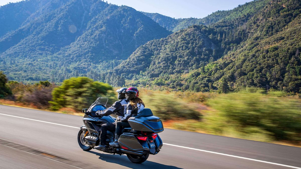 Honda goldwing deals apple carplay